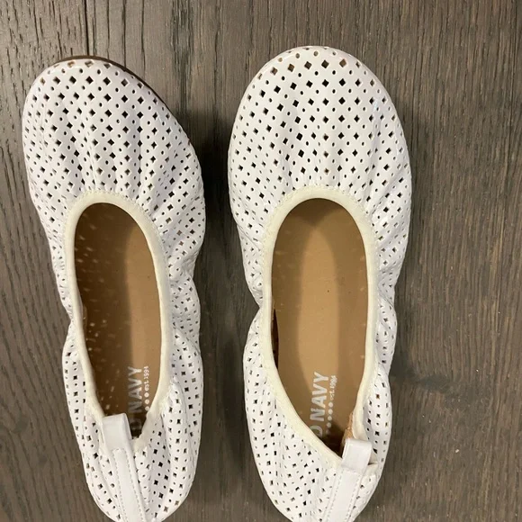 Old Navy Shoes Old Navy Girls White Shoes Brand New Sz 2y Ret